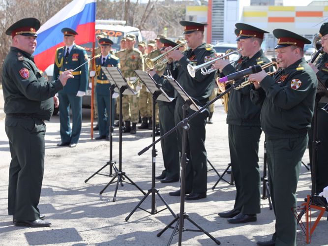 В Сибири росгвардейцы поздравляют ветеранов Великой Отечественной войны