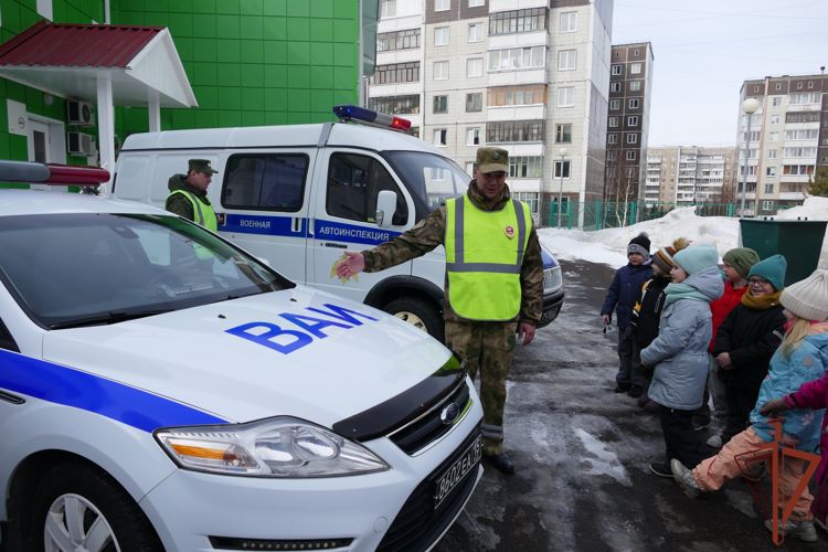 Профориентационные мероприятия для молодёжи проводят росгвардейцы в Сибири