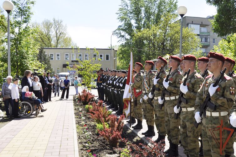 Росгвардейцы поздравили с Днём победы ветерана Великой Отечественной войны в Ростовской области