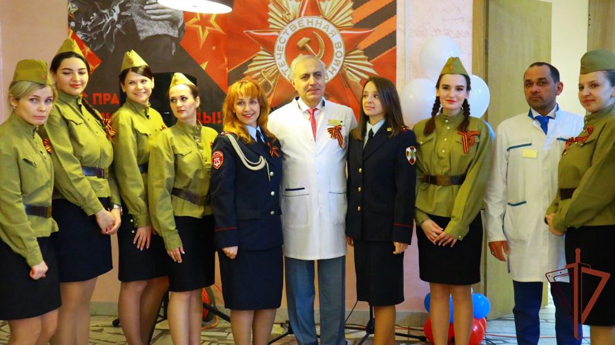 Ансамбль столичного главка Росгвардии выступил в детской больнице  с концертом, посвященным Дню Победы 