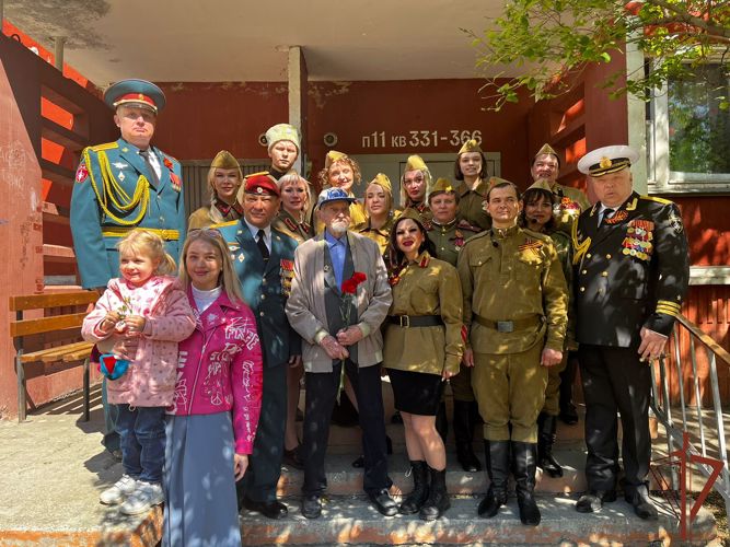 Патриотическую акцию «Парад у дома ветерана» поддерживают росгвардейцы на Урале