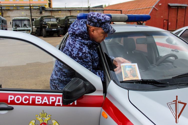 Росгвардейцы активно участвуют во Всероссийской акции «Бессмертный автополк»