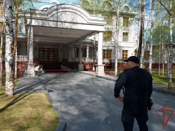 Сотрудники Росгвардии обеспечили безопасность визита в Сургут главы Русской православной церкви и полпреда Президента РФ в УрФО