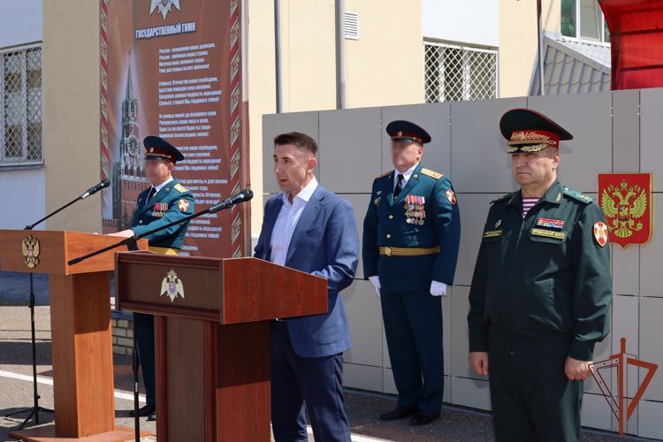 В Казани состоялся ритуал вручения Боевого знамени воинской части Росгвардии