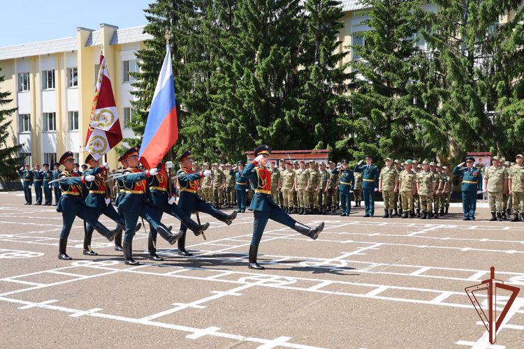 В Казани состоялся ритуал вручения Боевого знамени воинской части Росгвардии