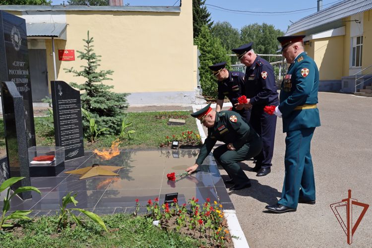 В Казани состоялся ритуал вручения Боевого знамени воинской части Росгвардии