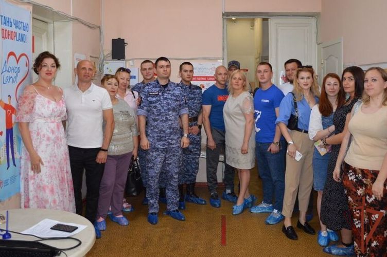 Военнослужащие Росгвардии в Крыму сдали кровь для пострадавшего  в ДТП ребенка 