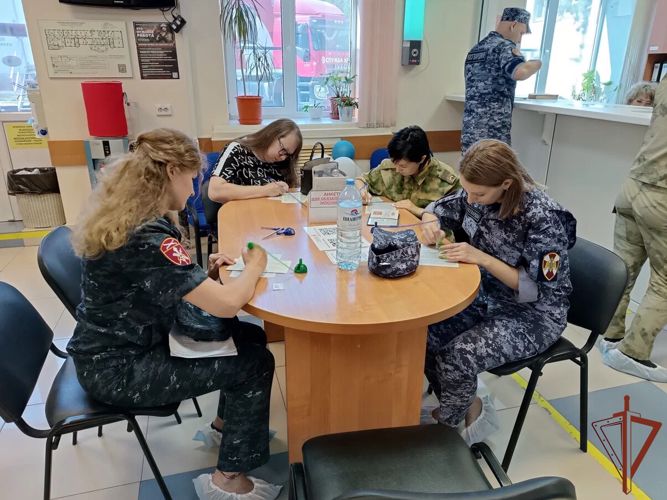 Росгвардейцы из Астрахани добровольно пополнили региональный банк крови в рамках донорской акции "От сердца к сердцу"
