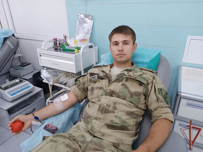 Росгвардейцы из Астрахани добровольно пополнили региональный банк крови в рамках донорской акции "От сердца к сердцу"