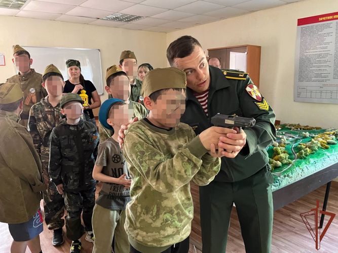 Военнослужащие отряда «Ермак» организовали игру «Зарница» для детей с ограниченными возможностями здоровья (видео)