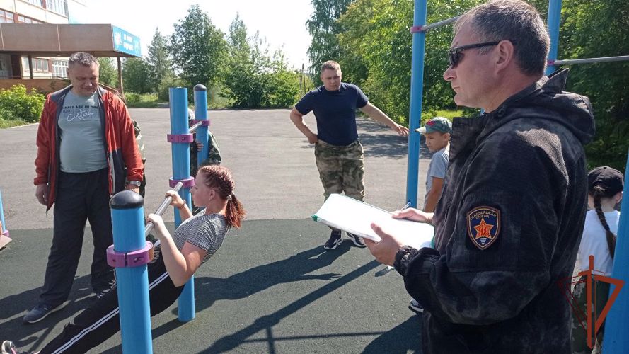 На Среднем Урале в отделении «Гвардейской смены» состоялась сдача нормативов на право ношения формы и головного убора Росгвардии