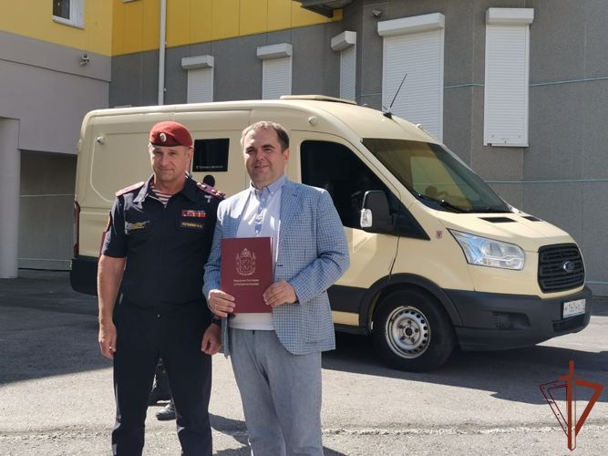 Бронированный автомобиль передал росгвардейцам — участникам СВО предприниматель из Карелии