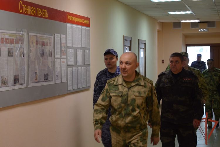 Замкомандующего Сибирским округом Росгвардии проверил уровень тылового обеспечения подразделений в Алтайском крае