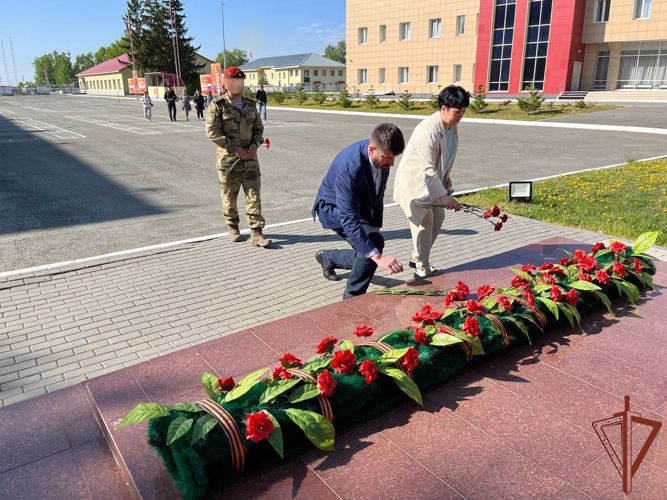 Тетради с изображением росгвардейцев - героев спецоперации переданы  отряду спецназа «Ермак»  в Новосибирске