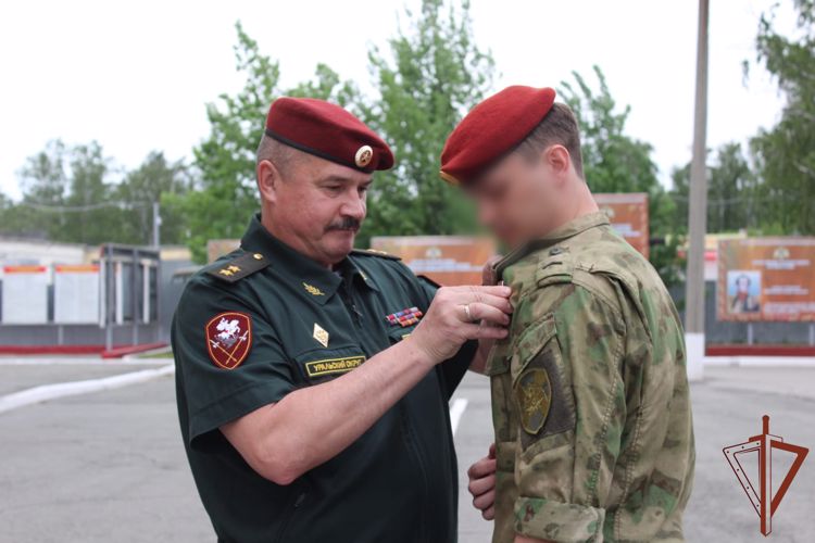 Врио командующего Уральским округом Росгвардии вручил в Челябинске награды участникам специальной военной операции