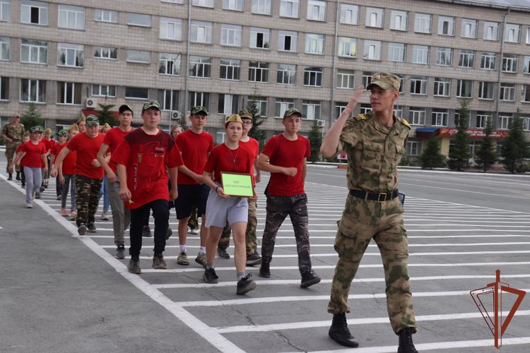 В Новосибирском военном институте Росгвардии состоялась военно-спортивная игра «Зарница»