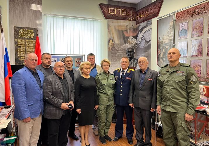 В петербургском СОБР «Гранит» состоялась церемония открытия бюста Героя России Владимира Усачёва (видео)