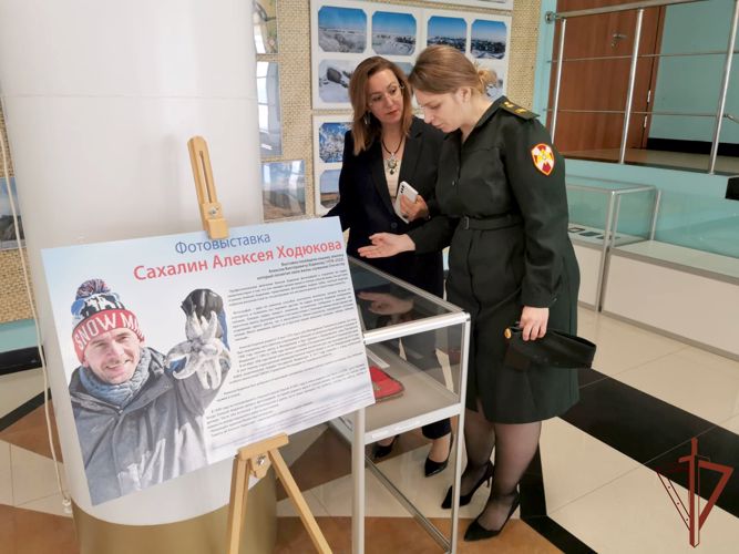 На самой дальней точке восточных рубежей открылась фотовыставка росгвардейца - кавалера ордена Мужества