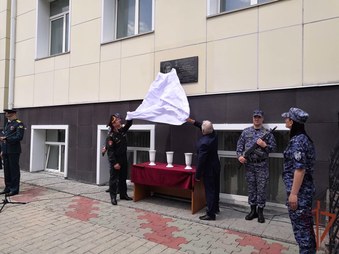 Во Владивостоке увековечили память кавалера ордена Мужества (видео)