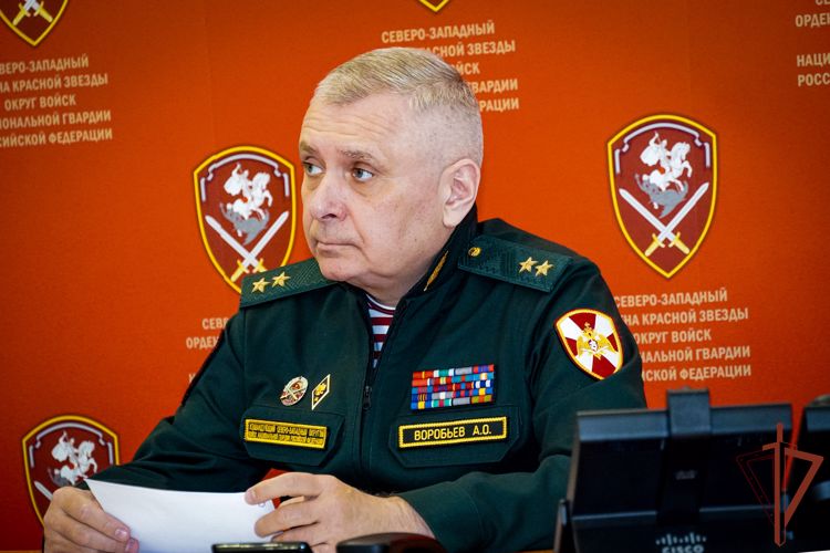 Командующий Северо-Западным округом Росгвардии встретился с выпускниками военных вузов
