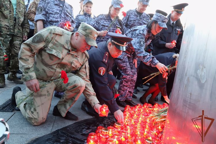 Росгвардейцы Центрального округа приняли участие в мемориальных мероприятиях в День памяти и скорби