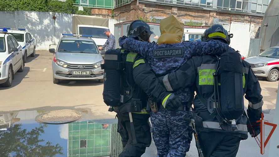 Пожарно-тактическое учение провела Росгвардия совместно с МЧС в столице (видео)