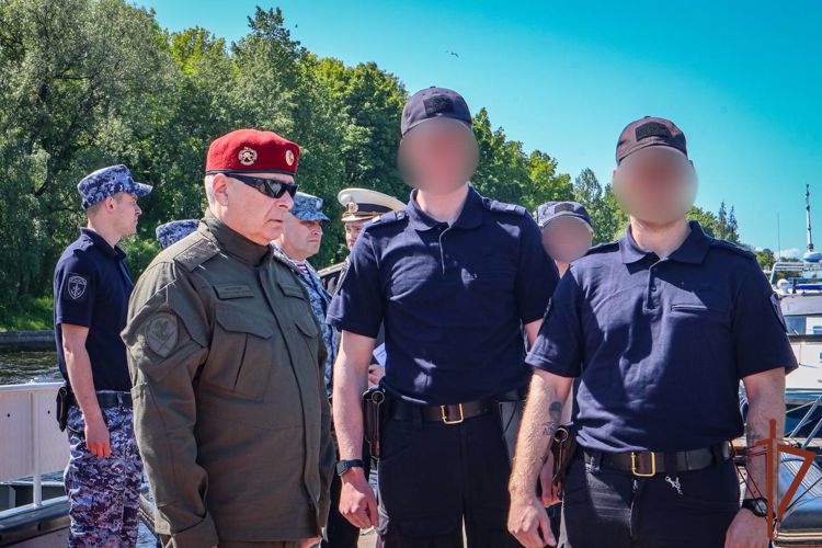 Экипажи катеров Росгвардии в Санкт-Петербурге получили новую форму одежды 