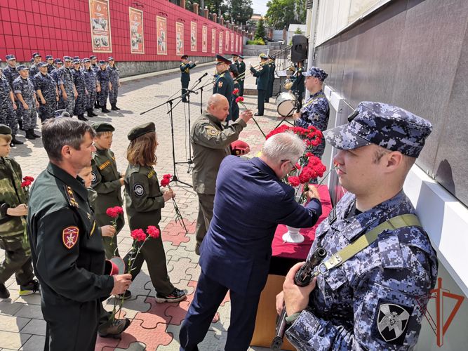 Во Владивостоке увековечили память кавалера ордена Мужества (видео)