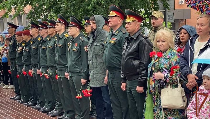 Мемориальную доску в память о погибшем военнослужащем Росгвардии открыли в Новосибирске