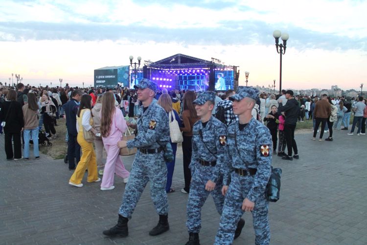 В Казани росгвардейцы приняли участие в обеспечении безопасности празднования Дня химика 