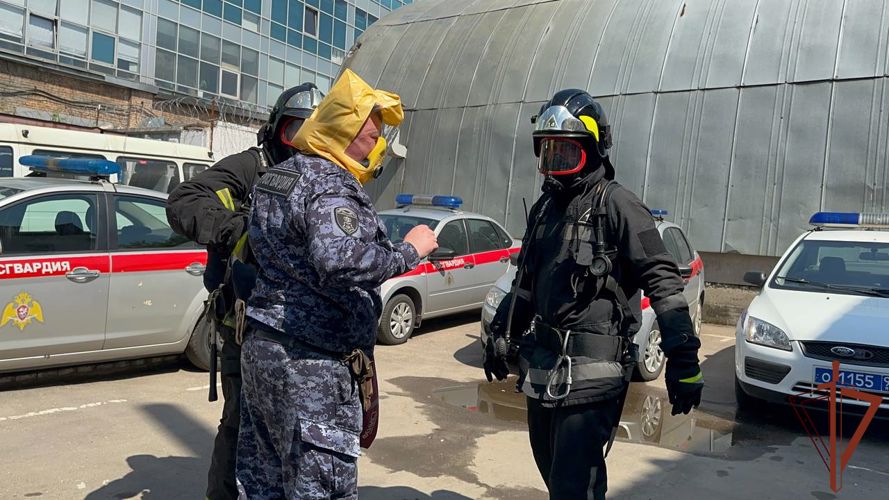 Пожарно-тактическое учение провела Росгвардия совместно с МЧС в столице (видео)