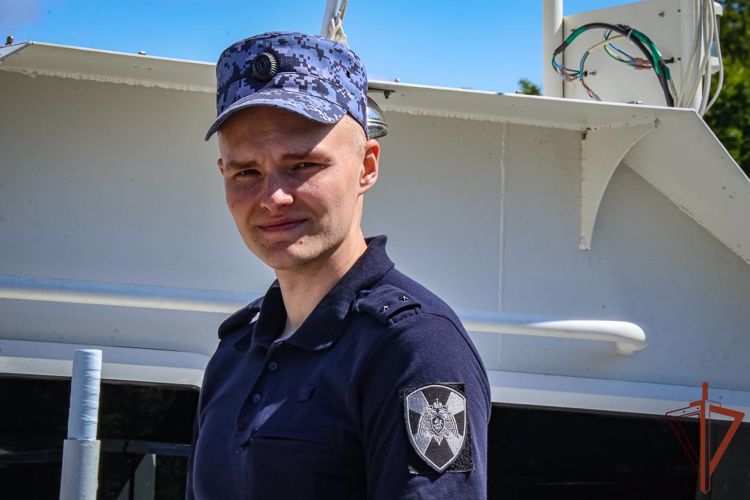 Экипажи катеров Росгвардии в Санкт-Петербурге получили новую форму одежды 