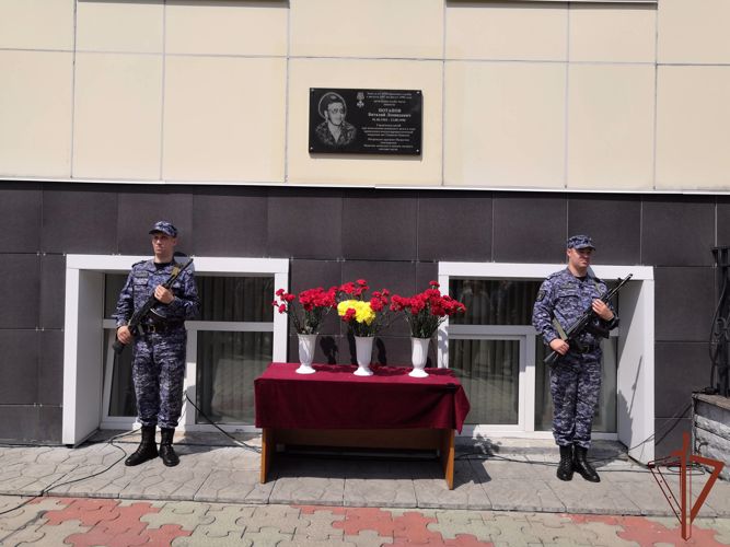 Во Владивостоке увековечили память кавалера ордена Мужества (видео)