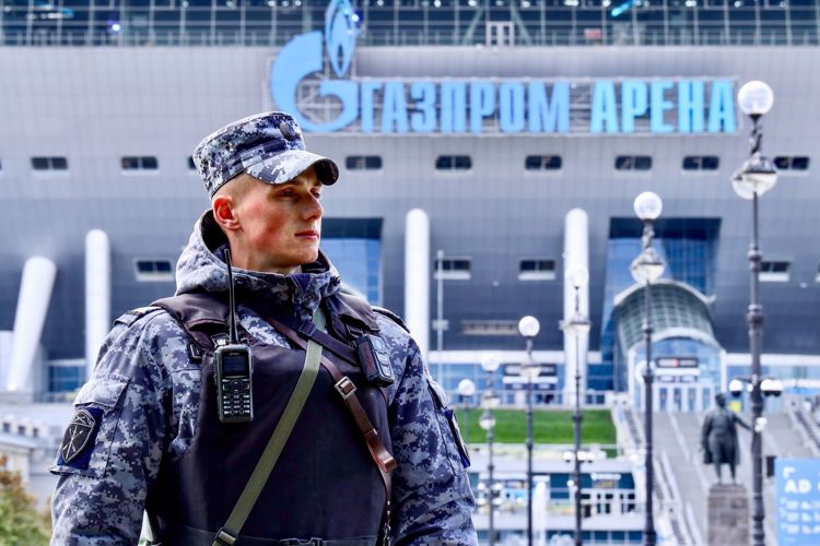 Росгвардейцы обеспечили безопасность матча Российской Премьер-Лиги по футболу в Санкт-Петербурге