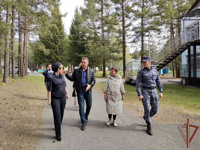 Безопасность детских лагерей проверяют сотрудники Росгвардии в Сибири