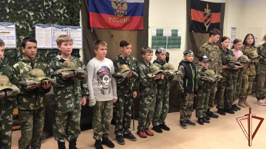 На Среднем Урале в отделении «Гвардейской смены» состоялась сдача нормативов на право ношения формы и головного убора Росгвардии