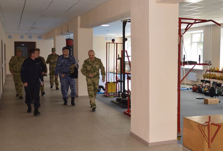 Замкомандующего Сибирским округом Росгвардии проверил уровень тылового обеспечения подразделений в Алтайском крае