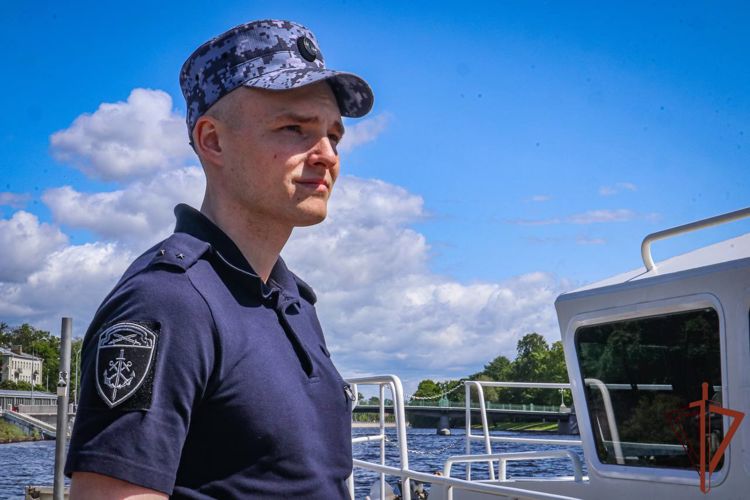 Экипажи катеров Росгвардии в Санкт-Петербурге получили новую форму одежды 
