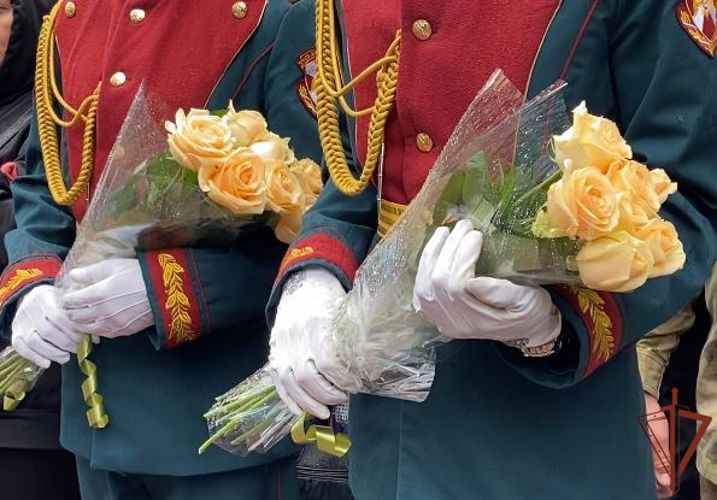 Мемориальную доску в память о погибшем военнослужащем Росгвардии открыли в Новосибирске