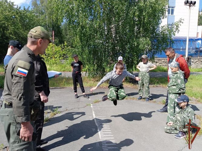 На Среднем Урале в отделении «Гвардейской смены» состоялась сдача нормативов на право ношения формы и головного убора Росгвардии