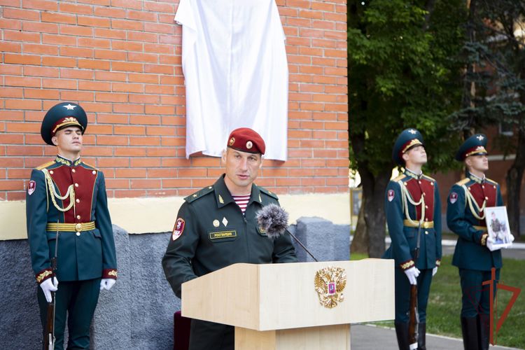 Память погибшего при исполнении воинского долга военнослужащего увековечили в Дивизии Дзержинского