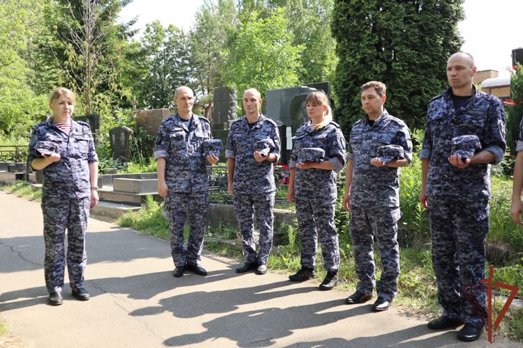 Накануне Дня памяти и скорби росгвардейцы приняли участие в памятных мероприятиях в Москве 