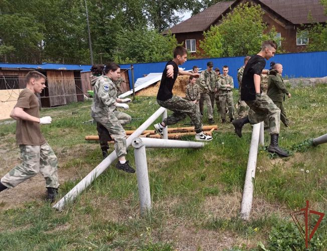 К ведомственному проекту «Каникулы с Росгвардией» присоединились сотрудники нижнетагильского ОМОН 