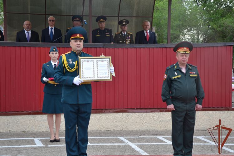 В Тольятти состоялась торжественная церемония вручения Боевого знамени воинской части Росгвардии