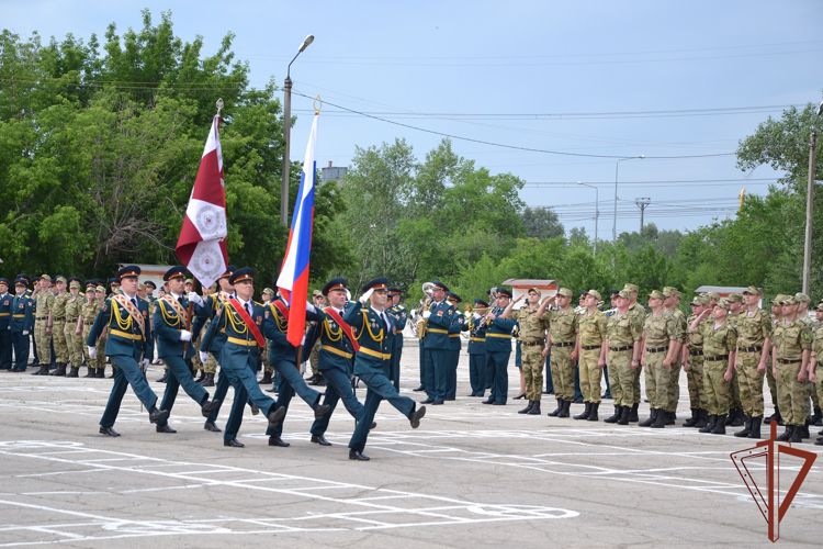 В Тольятти состоялась торжественная церемония вручения Боевого знамени воинской части Росгвардии