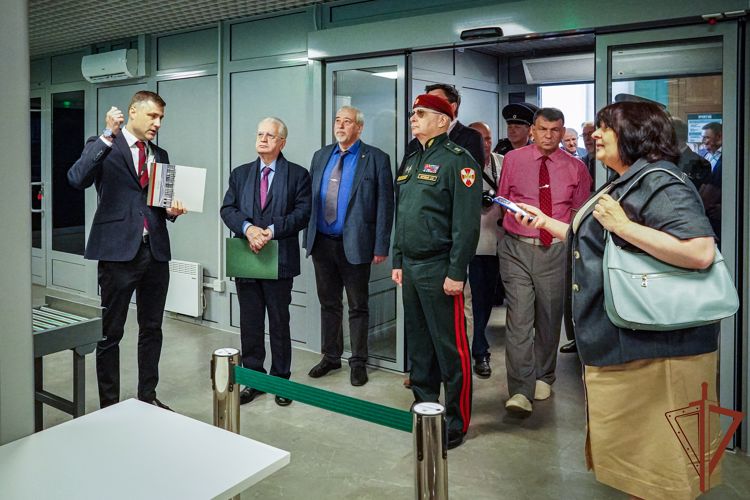 Командующий СЗО Росгвардии принял участие в открытии модуля проверки посетителей Государственного Эрмитажа