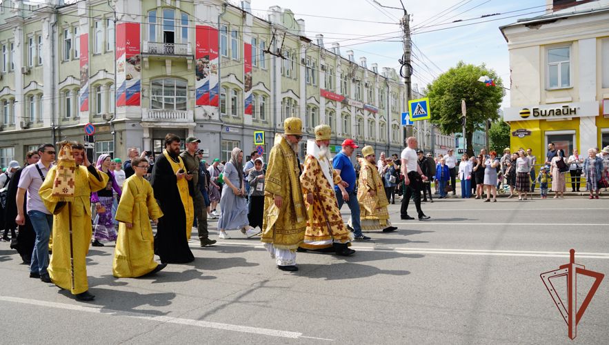   Безопасность участников Великорецкого крестного хода в Кировской области обеспечивают росгвардейцы(видео)