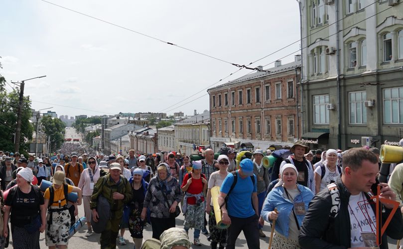   Безопасность участников Великорецкого крестного хода в Кировской области обеспечивают росгвардейцы(видео)