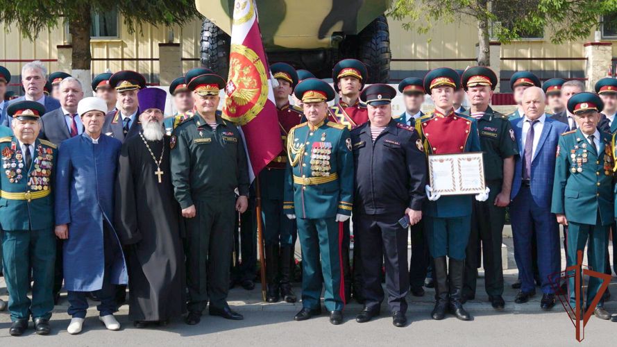 Состоялась торжественная церемония вручения Боевого знамени кировскому соединению Росгвардии