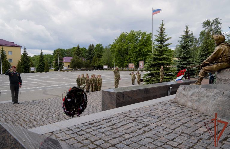 Государственные награды вручил командующий Центральным округом Росгвардии военнослужащим в Московской области